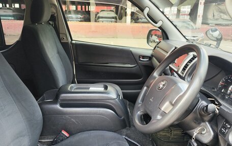 Toyota HiAce H200, 2015 год, 3 550 000 рублей, 20 фотография