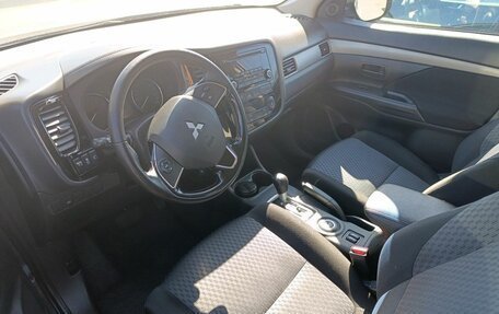 Mitsubishi Outlander III рестайлинг 3, 2015 год, 1 577 700 рублей, 8 фотография