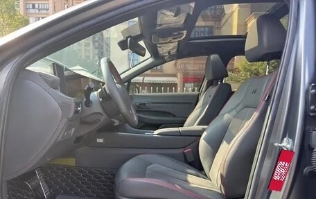 Hyundai Elantra, 2024 год, 2 377 000 рублей, 26 фотография