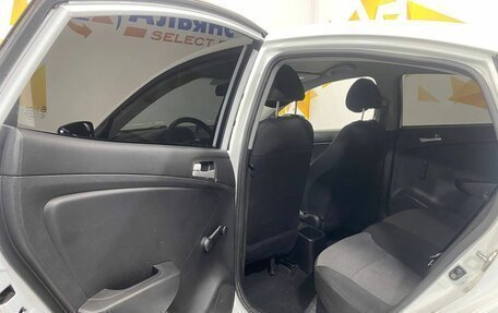 Hyundai Solaris II рестайлинг, 2012 год, 620 000 рублей, 24 фотография