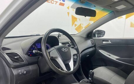 Hyundai Solaris II рестайлинг, 2012 год, 620 000 рублей, 23 фотография