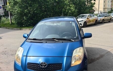 Toyota Yaris III рестайлинг, 2007 год, 550 000 рублей, 1 фотография