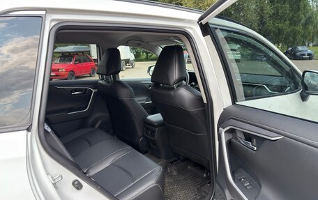 Toyota RAV4, 2020 год, 3 650 000 рублей, 9 фотография