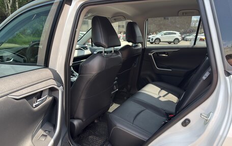 Toyota RAV4, 2020 год, 3 650 000 рублей, 6 фотография