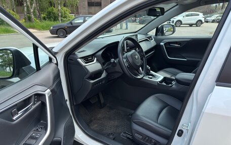Toyota RAV4, 2020 год, 3 650 000 рублей, 5 фотография