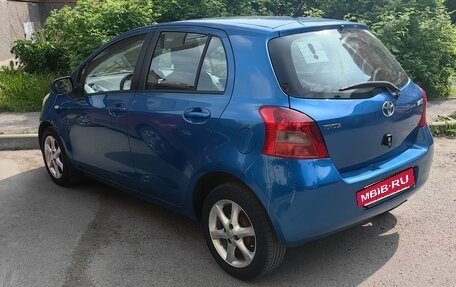 Toyota Yaris III рестайлинг, 2007 год, 550 000 рублей, 3 фотография
