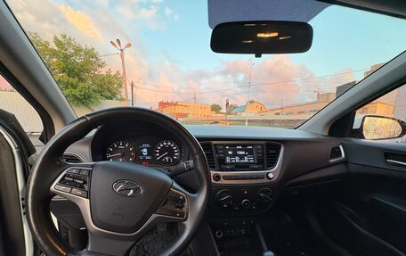 Hyundai Solaris II рестайлинг, 2018 год, 1 150 000 рублей, 11 фотография