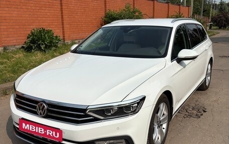 Volkswagen Passat B8 рестайлинг, 2019 год, 2 970 000 рублей, 2 фотография
