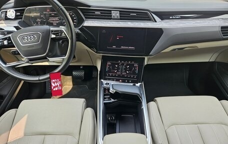 Audi e-tron Sportback I, 2022 год, 3 999 999 рублей, 2 фотография