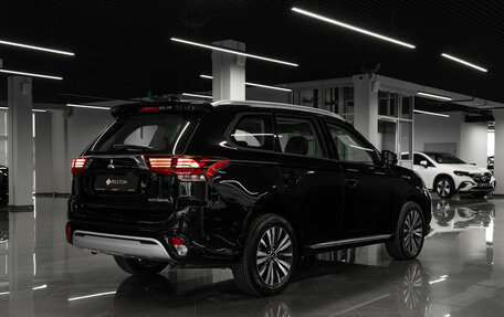 Mitsubishi Outlander III рестайлинг 3, 2022 год, 3 000 000 рублей, 5 фотография