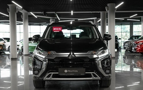 Mitsubishi Outlander III рестайлинг 3, 2022 год, 3 000 000 рублей, 3 фотография