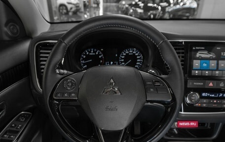 Mitsubishi Outlander III рестайлинг 3, 2022 год, 3 000 000 рублей, 11 фотография
