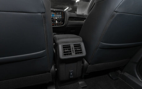 Mitsubishi Outlander III рестайлинг 3, 2022 год, 3 000 000 рублей, 14 фотография