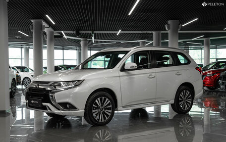 Mitsubishi Outlander III рестайлинг 3, 2022 год, 3 000 000 рублей, 1 фотография