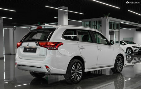 Mitsubishi Outlander III рестайлинг 3, 2022 год, 3 000 000 рублей, 5 фотография