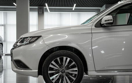 Mitsubishi Outlander III рестайлинг 3, 2022 год, 3 000 000 рублей, 22 фотография