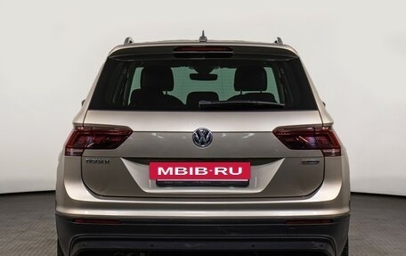 Volkswagen Tiguan II, 2020 год, 2 598 000 рублей, 6 фотография