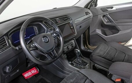 Volkswagen Tiguan II, 2020 год, 2 598 000 рублей, 16 фотография