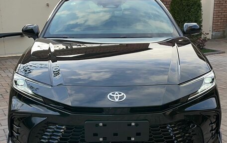 Toyota Camry, 2025 год, 3 000 800 рублей, 2 фотография