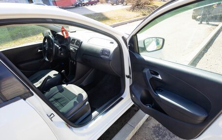 Volkswagen Polo VI (EU Market), 2010 год, 700 000 рублей, 25 фотография