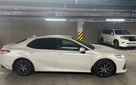 Toyota Camry, 2021 год, 3 150 000 рублей, 5 фотография