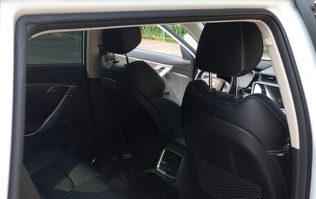 Geely Atlas, 2024 год, 2 500 000 рублей, 4 фотография
