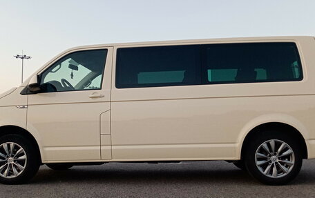 Volkswagen Caravelle T6 рестайлинг, 2019 год, 3 390 000 рублей, 6 фотография