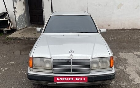 Mercedes-Benz E-Класс, 1992 год, 550 000 рублей, 3 фотография