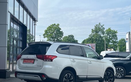 Mitsubishi Outlander III рестайлинг 3, 2021 год, 2 199 000 рублей, 6 фотография