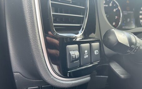 Mitsubishi Outlander III рестайлинг 3, 2021 год, 2 199 000 рублей, 13 фотография