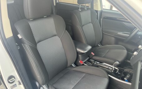 Mitsubishi Outlander III рестайлинг 3, 2021 год, 2 199 000 рублей, 11 фотография