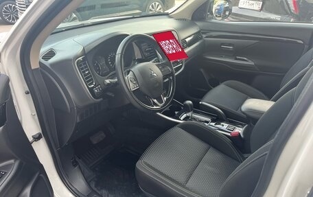Mitsubishi Outlander III рестайлинг 3, 2021 год, 2 199 000 рублей, 7 фотография