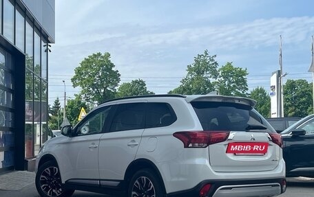 Mitsubishi Outlander III рестайлинг 3, 2021 год, 2 199 000 рублей, 4 фотография