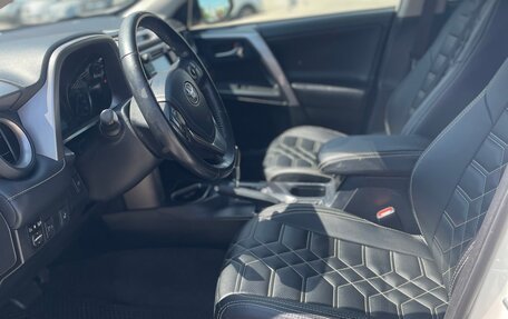 Toyota RAV4, 2016 год, 2 200 000 рублей, 14 фотография