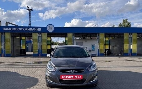 Hyundai Solaris II рестайлинг, 2011 год, 730 000 рублей, 3 фотография