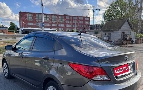 Hyundai Solaris II рестайлинг, 2011 год, 730 000 рублей, 23 фотография