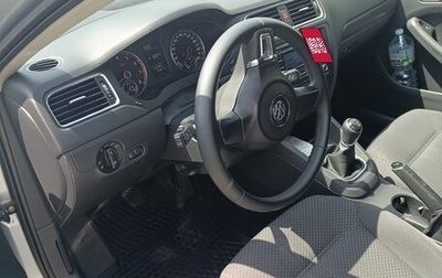 Volkswagen Jetta VI, 2013 год, 900 000 рублей, 1 фотография