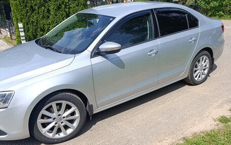 Volkswagen Jetta VI, 2013 год, 900 000 рублей, 3 фотография