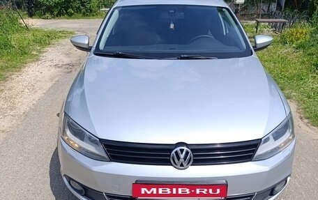 Volkswagen Jetta VI, 2013 год, 900 000 рублей, 4 фотография