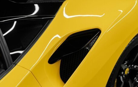 Ferrari F8, 2021 год, 24 000 000 рублей, 3 фотография