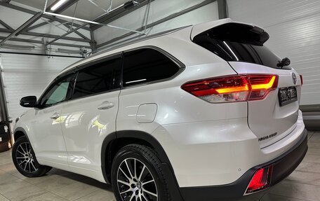 Toyota Highlander III, 2018 год, 3 850 000 рублей, 2 фотография