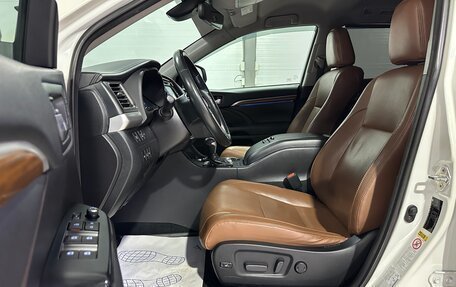 Toyota Highlander III, 2018 год, 3 850 000 рублей, 23 фотография