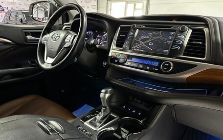 Toyota Highlander III, 2018 год, 3 850 000 рублей, 31 фотография