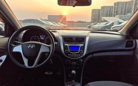 Hyundai Solaris II рестайлинг, 2011 год, 670 000 рублей, 8 фотография