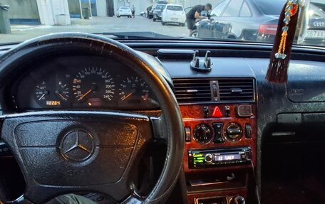 Mercedes-Benz C-Класс, 1998 год, 500 000 рублей, 8 фотография