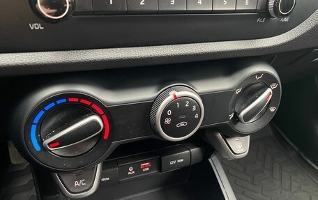 KIA Rio IV, 2018 год, 1 334 000 рублей, 18 фотография