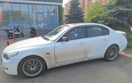 BMW 5 серия, 2004 год, 950 000 рублей, 3 фотография