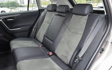 Toyota RAV4, 2025 год, 3 410 000 рублей, 10 фотография