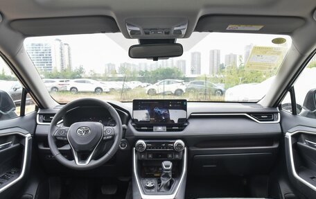 Toyota RAV4, 2025 год, 3 410 000 рублей, 5 фотография