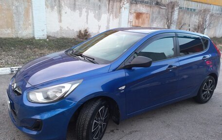 Hyundai Solaris II рестайлинг, 2012 год, 800 000 рублей, 4 фотография